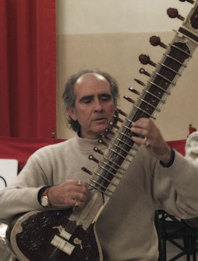 foto Paolo D'Avanzo, suonatore di sitar