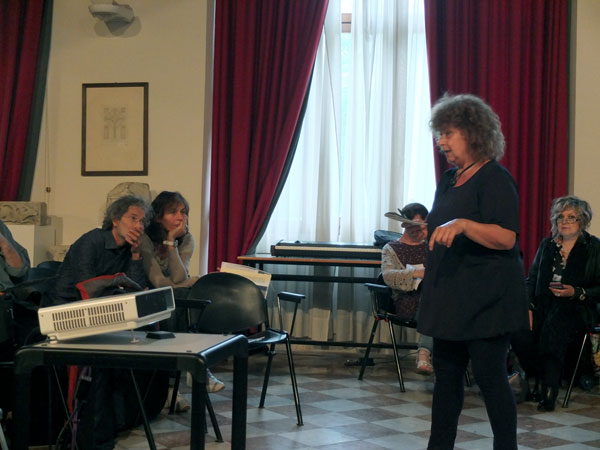 fotoAntonella presenta M'editare