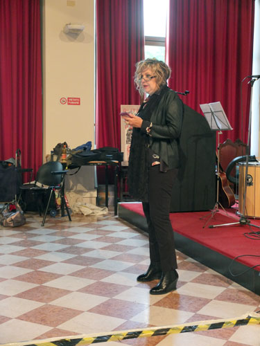 Isabella Albano presenta