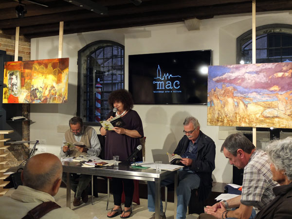barina legge una sua poesia, spazio Micromega