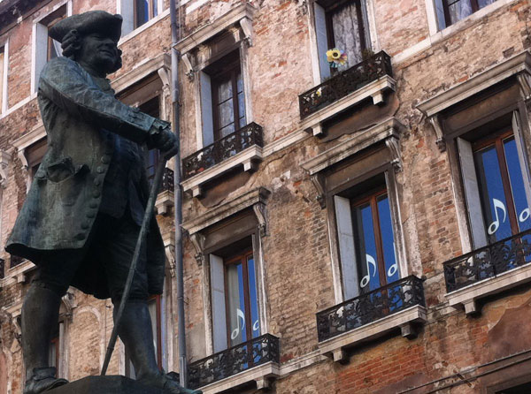 statua di Carlo Goldoni a Venezia